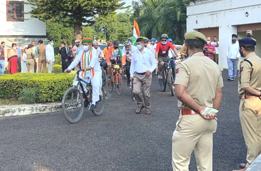 Arjun Ram Meghwal Jammu Kashmir Udhampur visit Arjun Ram Meghwal : अब जम्मू-कश्मीर में नज़र आया साइकिल प्रेम, रैली में हुए शामिल