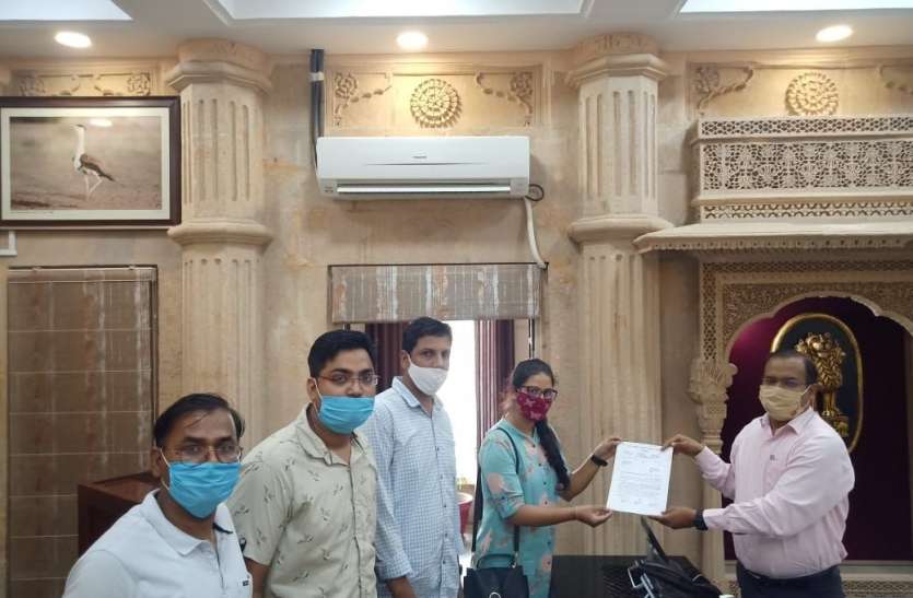 पॉलिटेक्निक शिक्षकों ने सौंपा ज्ञापन पॉलिटेक्निक शिक्षकों ने सौंपा ज्ञापन
