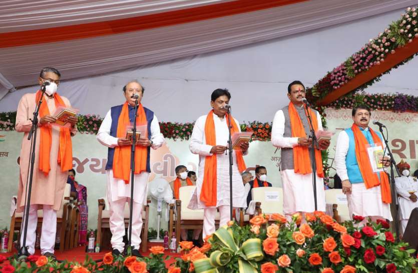 Gujarat: भूपेन्द्र पटेल मंत्रिमंडल में सभी नए चेहरे, रूपाणी कैबिनेट के किसी भी मंत्री को नहीं मिली जगह Gujarat: भूपेन्द्र पटेल मंत्रिमंडल में सभी नए चेहरे, रूपाणी कैबिनेट के किसी भी मंत्री को नहीं मिली जगह
