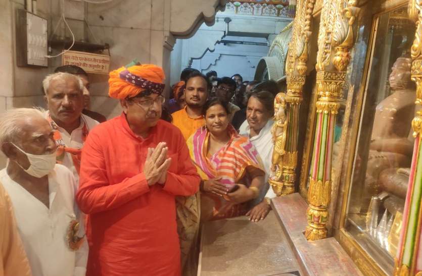 भाजपा प्रदेशाध्यक्ष सतीश पूनिया ने किए भगवान महावीर के दर्शन भाजपा प्रदेशाध्यक्ष सतीश पूनिया ने किए भगवान महावीर के दर्शन
