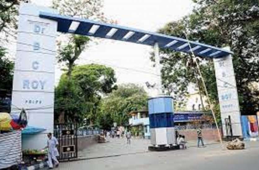 कोलकाता के डॉ. बीसी राय अस्पताल में नन्हे-मुन्ने को लेकर भागे चले आ रहे परिजन कोलकाता के डॉ. बीसी राय अस्पताल में नन्हे-मुन्ने को लेकर भागे चले आ रहे परिजन