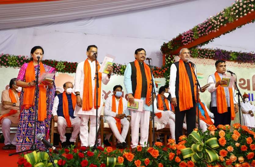 Gujarat: नए मंत्रिमंडल में सौराष्ट्र, दक्षिण और मध्य गुजरात को साधा Gujarat: नए मंत्रिमंडल में सौराष्ट्र, दक्षिण और मध्य गुजरात को साधा