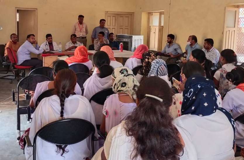 ब्लॉक स्तरीय बैठक में चिकित्सा व्यवस्थाओं पर चर्चा ब्लॉक स्तरीय बैठक में चिकित्सा व्यवस्थाओं पर चर्चा