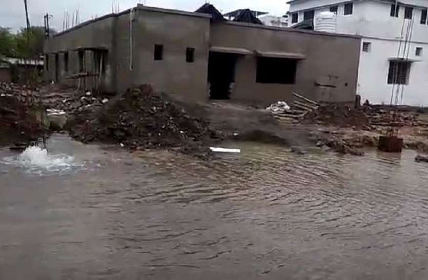 rewa बिजली समस्या के चलते शहर के आधा दर्जन वार्डों में जलापूर्ति बाधित