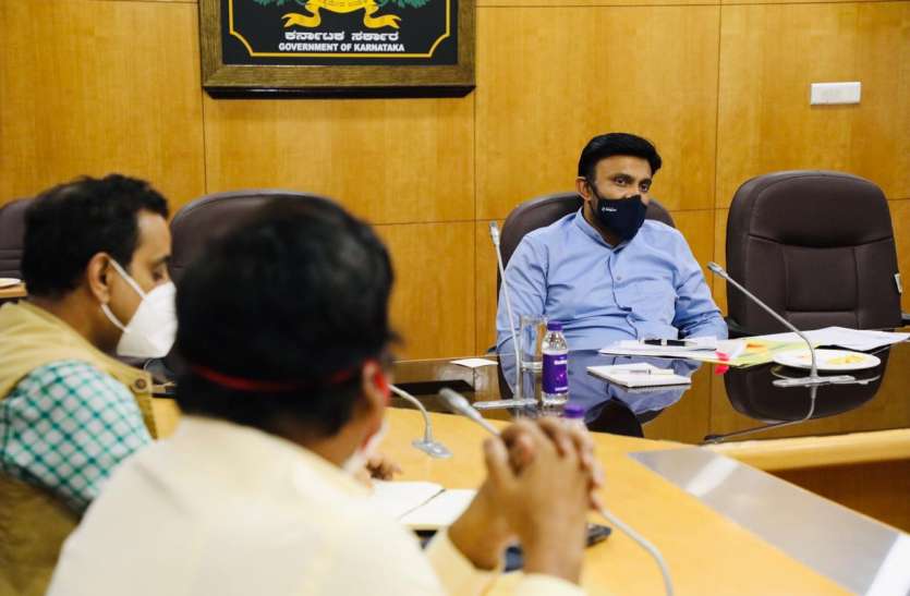 कर्नाटक : आइएलआइ, वायरल बुखार के मामलों पर स्वास्थ्य मंत्री ने जताई चिंता कर्नाटक : आइएलआइ, वायरल बुखार के मामलों पर स्वास्थ्य मंत्री ने जताई चिंता