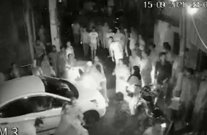 कुख्यात आरीफ मिंडी गैंग और कांग्रेस नेता रंगूनी के परिजनों में हिंसक झड़प कुख्यात आरीफ मिंडी गैंग और कांग्रेस नेता रंगूनी के परिजनों में हिंसक झड़प
