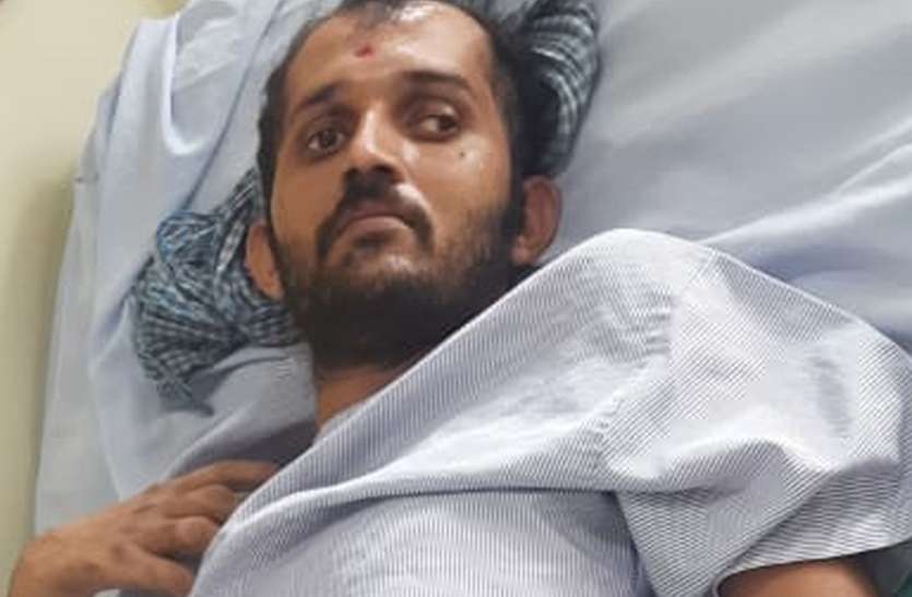 सोशल मीडिया पर अभियान चला जुटाए 1.80 लाख सोशल मीडिया पर अभियान चला जुटाए 1.80 लाख