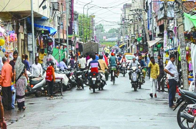 संतर बाजार में ग्राहकों की भरमार, शौचालय की दरकार संतर बाजार में ग्राहकों की भरमार, शौचालय की दरकार