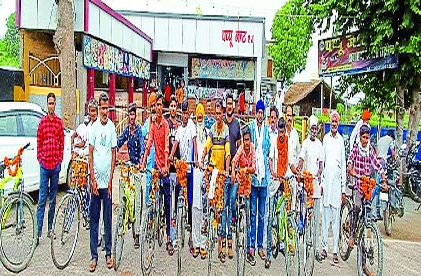 किसान आंदोलन में जा रही प्रहार किसान संगठन की साइकिल यात्रा पहुंची धौलपुर किसान आंदोलन में जा रही प्रहार किसान संगठन की साइकिल यात्रा पहुंची धौलपुर