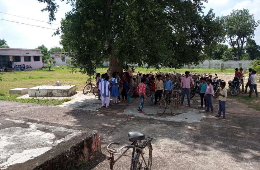 18 महीने बाद खुल रहे स्कूल तैयारी पूरी, पहली से पांचवी तक के बच्चों का दो दिन बाद खुलेगा स्कूल