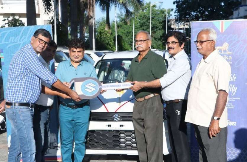 पत्रिका से मिली राठौड़ को उपहार में कार, चाबी मिलते ही खिल गया चेहरा पत्रिका से मिली राठौड़ को उपहार में कार, चाबी मिलते ही खिल गया चेहरा