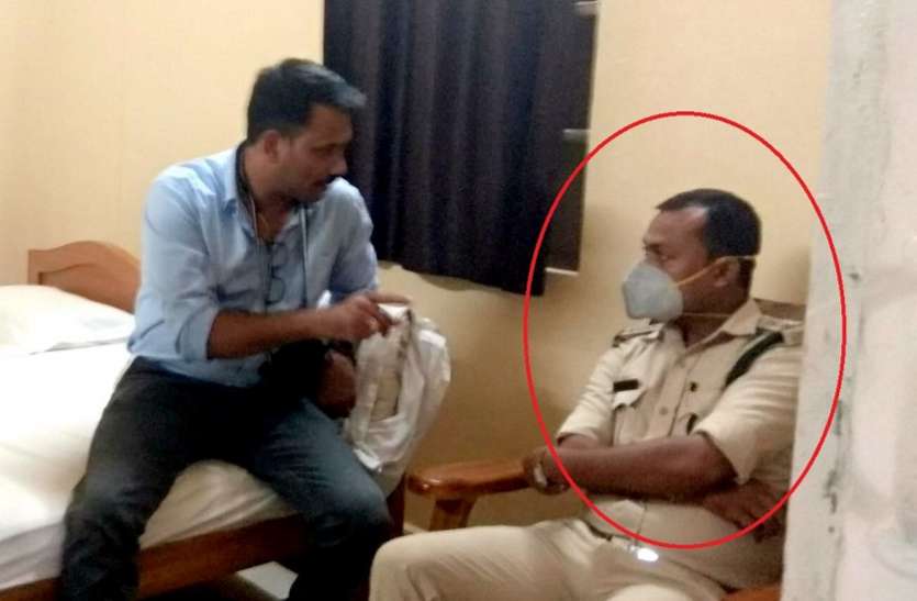 रिश्वत लेते डिप्टी रेंजर गोविंद वासनिक रंगेहाथ गिरफ्तार रिश्वत लेते डिप्टी रेंजर गोविंद वासनिक रंगेहाथ गिरफ्तार