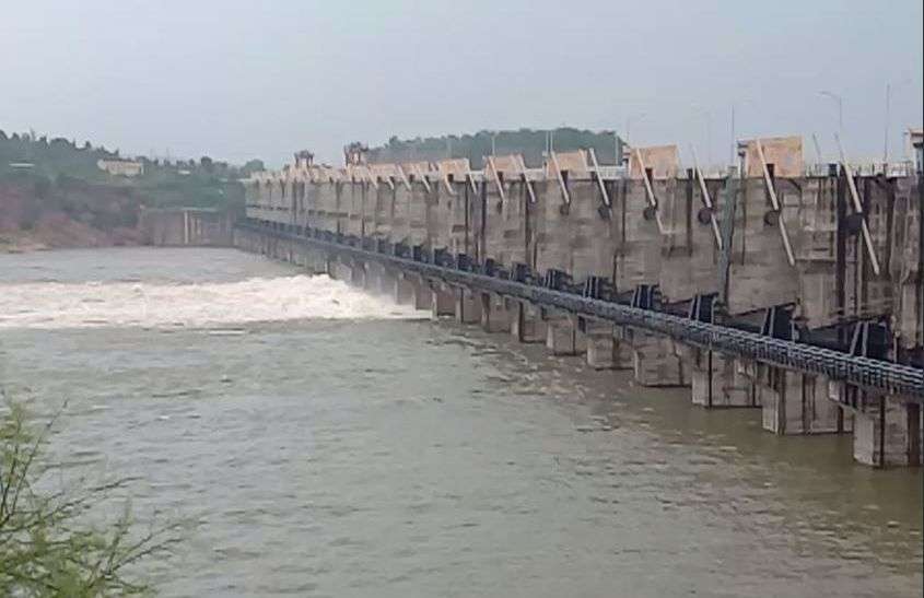 Heavy Rain : झालावाड़ में 14.6 इंच पानी बरसा, कालीसिंध के 14 गेट खोले