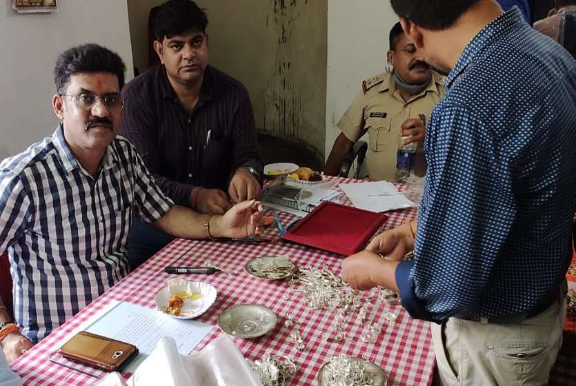 Surguja police solved 50 lakh Theft case