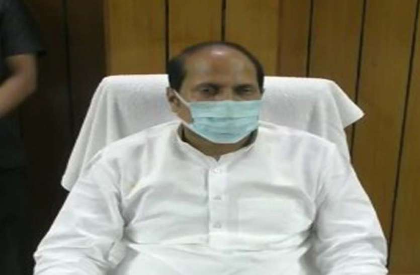 प्रभारी मंत्री सुरेश राणा कैबिनेट मंत्री का तंज, बोले प्रियंका ट्वीटर पर बोलती है झूठ, अखिलेश के लोग तालिबान के समर्थक
