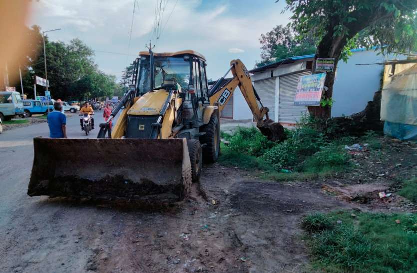 BJP officials arrived to persuade the former MLA sitting on fast, anno उपवास पर बैठे पूर्व विधायक को मनाने पहुंचे भाजपा पदाधिकारी, रात में अनिश्चितकालीन उपवास समाप्त की घोषणा