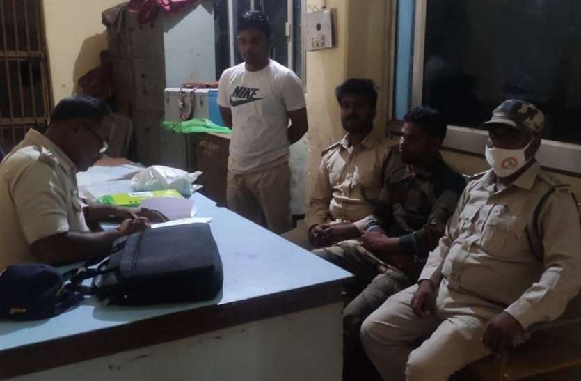 वनभूमि पर कब्जा करने से रोका तो वनकर्मियों को पीटा, फाड़ी वर्दी वनभूमि पर कब्जा करने से रोका तो वनकर्मियों को पीटा, फाड़ी वर्दी