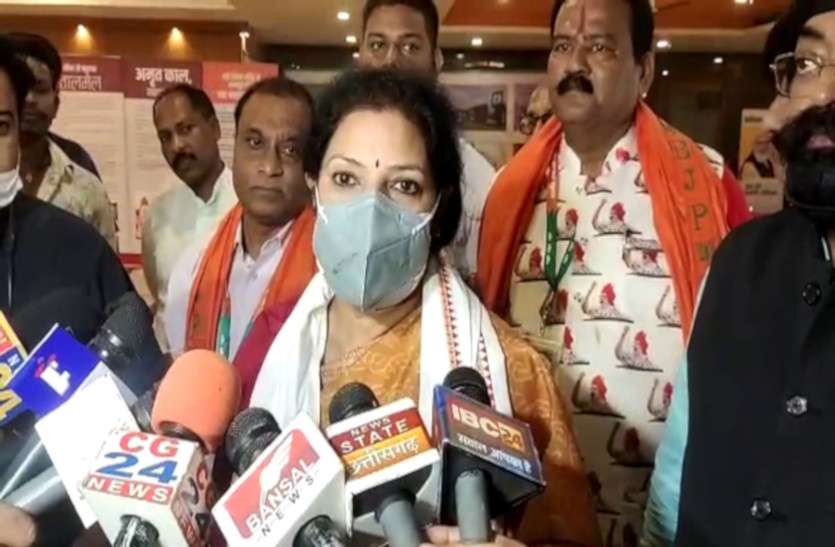 bjp_leader_d_news.jpg प्रदेश प्रभारी डी. पुरंदेश्वरी के बयान से छत्तीसगढ़ BJP के अंदर खलबली, चुनाव से पहले बड़े फेरबदल के संकेत
