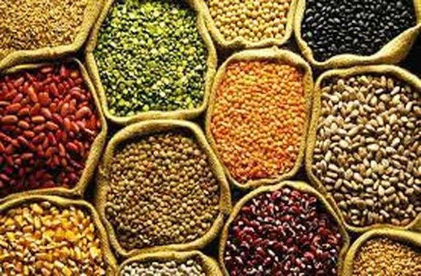 बाजार में दालों के भाव गिरे, सुधरा रसोई का जायका बाजार में दालों के भाव गिरे, सुधरा रसोई का जायका