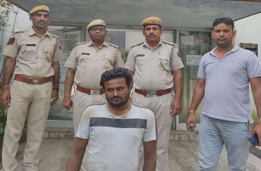 बल्कर चुराकर भाग रहा युवक गिरफ्तार, एक आरोपी फरार बल्कर चुराकर भाग रहा युवक गिरफ्तार, एक आरोपी फरार