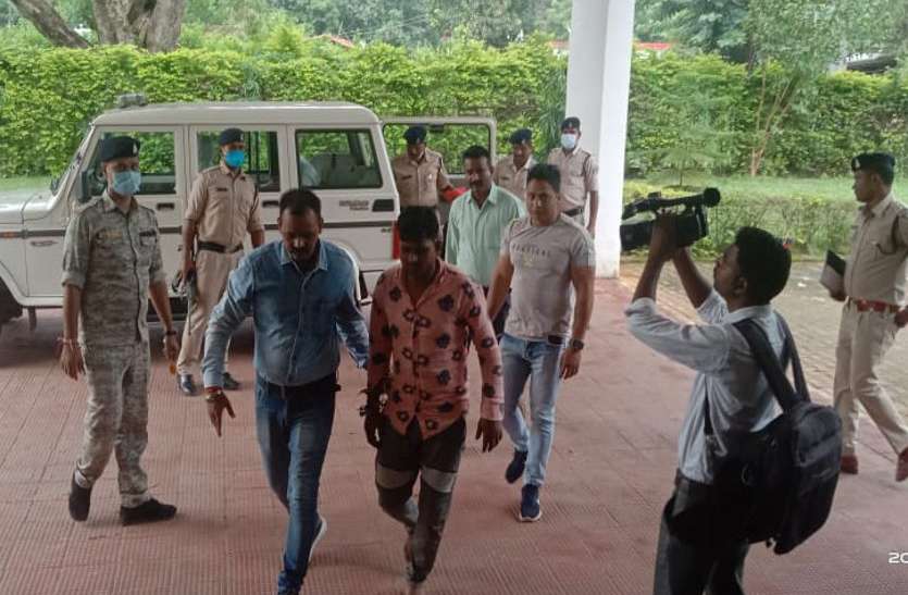 Satyam jwellers जमानत पर छूटे चोर ने ज्वेलरी शॉप से की थी 31 लाख की चोरी, जमीन में गाड़ रखे थे जेवर