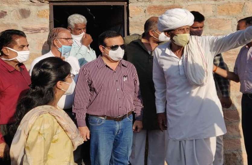 गांव पहुंचे संभागीय आयुक्त ने जानी प्रशासन गांवों के संग अभियान की तैयारी गांव पहुंचे संभागीय आयुक्त ने जानी प्रशासन गांवों के संग अभियान की तैयारी