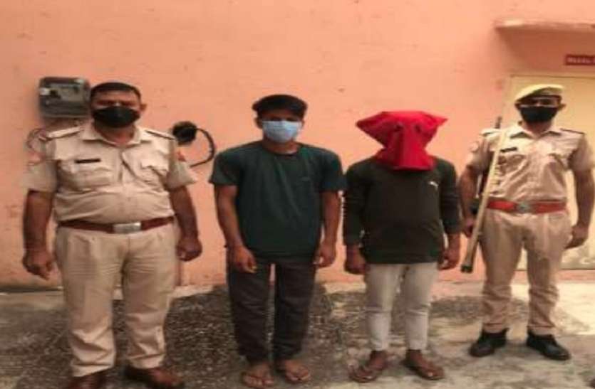 लूट के मामले में दो साल से फरार चल रहे दो बदमाश गिरफ्तार लूट के मामले में दो साल से फरार चल रहे दो बदमाश गिरफ्तार