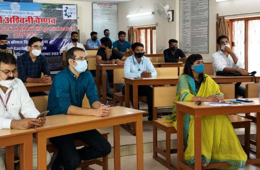 कैरिज रेल कारखाना में पहली बार दिया जाएगा कौशल प्रशिक्षण कैरिज रेल कारखाना में पहली बार दिया जाएगा कौशल प्रशिक्षण