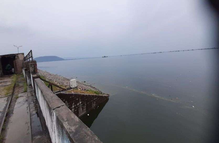 गंभीरी व ओराई सहित कई बांध छलके गंभीरी व ओराई सहित कई बांध छलके