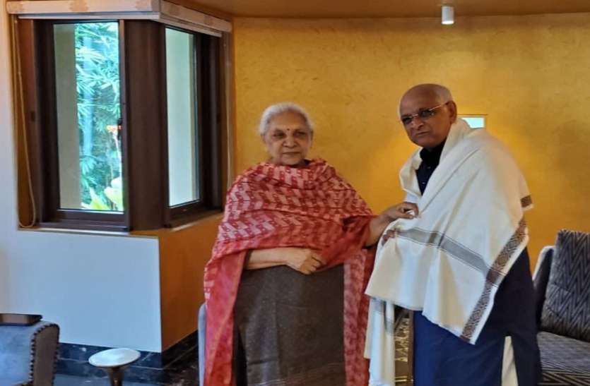 gujrat.jpg यूपी की राज्यपाल आनंदीबेन से मिले गुजरात के मुख्यमंत्री भूपेन्द्र पटेल