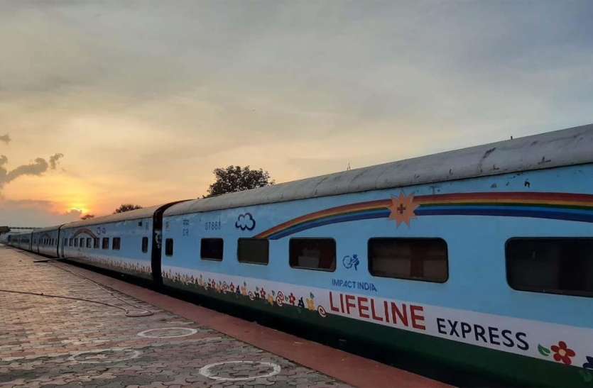अप-डाउन करने वाले बोले रेल मंत्री जी लाइफ लाइन ट्रेन चलवाओ अप-डाउन करने वाले बोले रेल मंत्री जी लाइफ लाइन ट्रेन चलवाओ