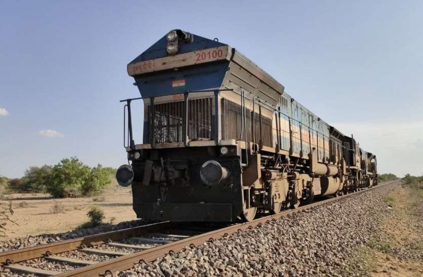हांफा रेल का इंजन, अटकी आधा दर्जन रेलें हांफा रेल का इंजन, अटकी आधा दर्जन रेलें