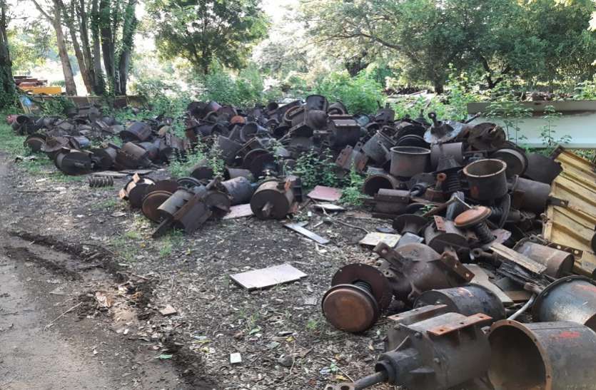 scrap_disposal_2.jpeg रेलवे:कमाई के लिए कबाड़ हुए इंजन, कोच और वैगन बेच दिए