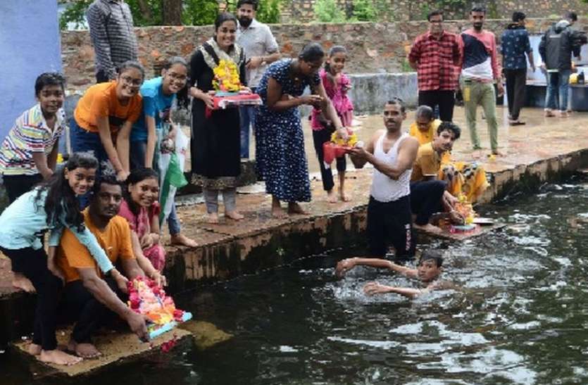 इंद्रदेव भी नहीं रोक सके 'बप्पा’ के भक्तों का उत्साह इंद्रदेव भी नहीं रोक सके 'बप्पा’ के भक्तों का उत्साह