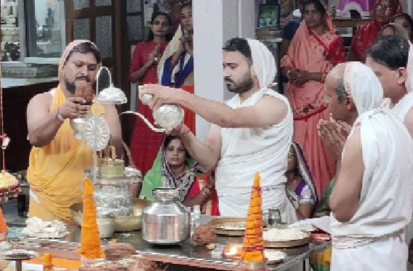 मस्तकाभिषेक शांतिधारा चढ़ाया निर्वाण लड्डू मस्तकाभिषेक शांतिधारा चढ़ाया निर्वाण लड्डू
