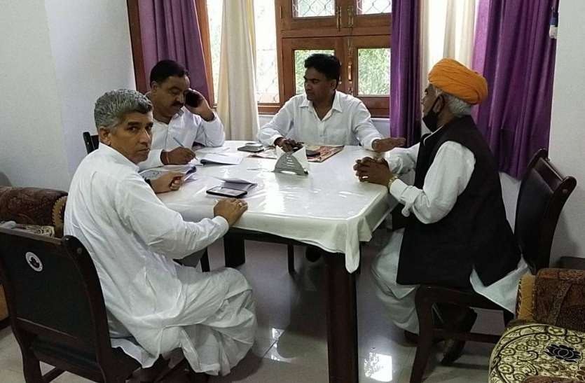 प्रतापगढ़ में भाजपा की मौजूदा हालात का जायजा लेने आए तीन विधायक प्रतापगढ़ में भाजपा की मौजूदा हालात का जायजा लेने आए तीन विधायक