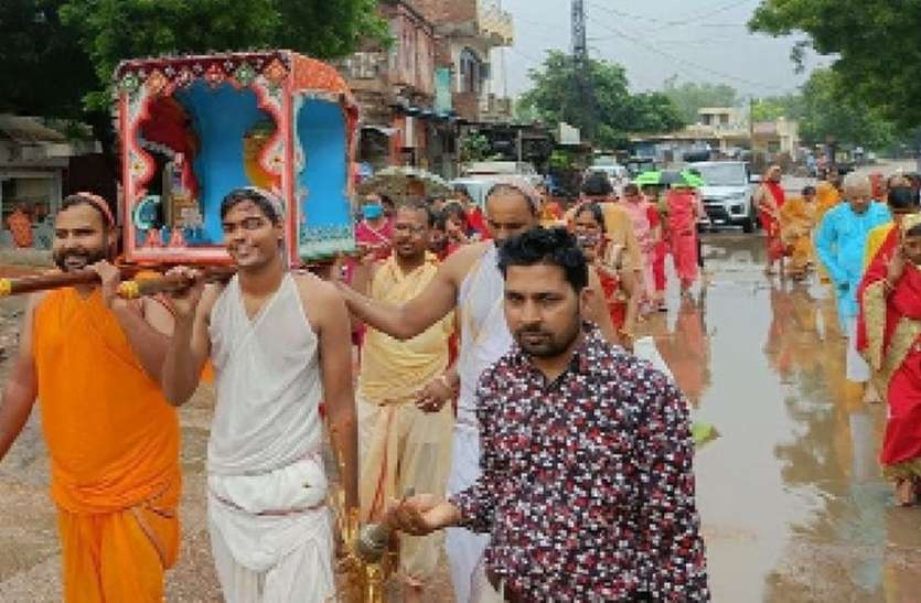 श्रीजी के हुए कलशाभिषेक, निकाली शोभायात्रा श्रीजी के हुए कलशाभिषेक, निकाली शोभायात्रा