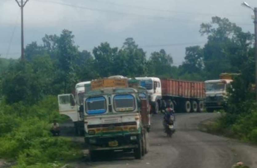 There was no agreement between the Truck Owners Association and the ma भाड़ा बढ़ाने की मांग को लेकर ट्रक ऑनर्स एसोसिएशन और प्रबंधन के बीच नहीं बनी सहमति