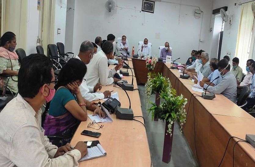रीट परीक्षा को लेकर पर्याप्त बसे लगाने के निर्देश रीट परीक्षा को लेकर पर्याप्त बसे लगाने के निर्देश