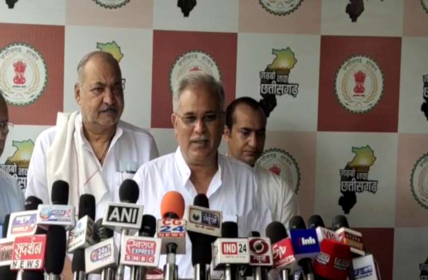 bhupesh_latest_news.jpg CM भूपेश का पूर्व मुख्यमंत्री पर तंज, बोले- डॉ. रमन सिंह को उनकी ही पार्टी के लोग अब नेता नहीं मानते