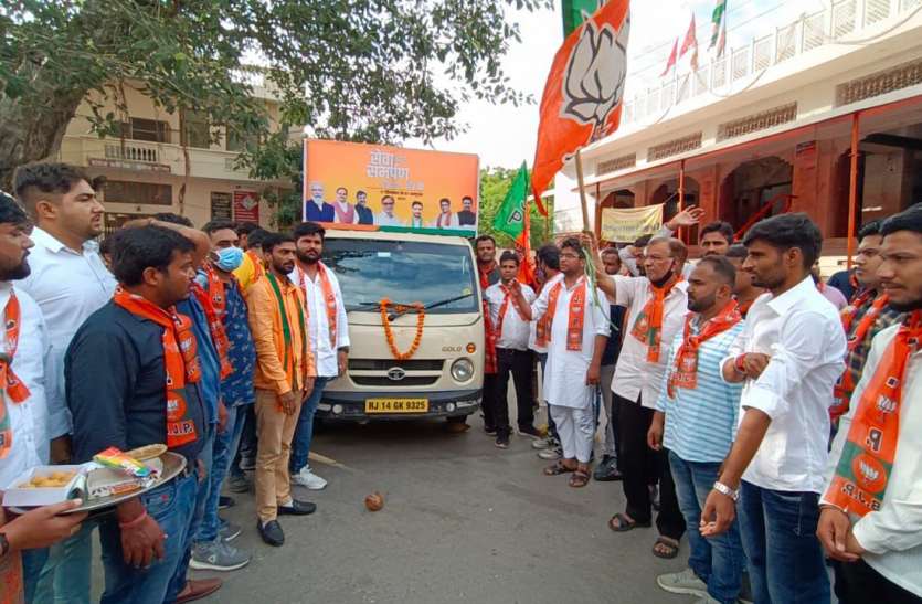 PM Modi के जीवन पर आधारित चल प्रदर्शनी ने लुभाया PM Modi के जीवन पर आधारित चल प्रदर्शनी ने लुभाया