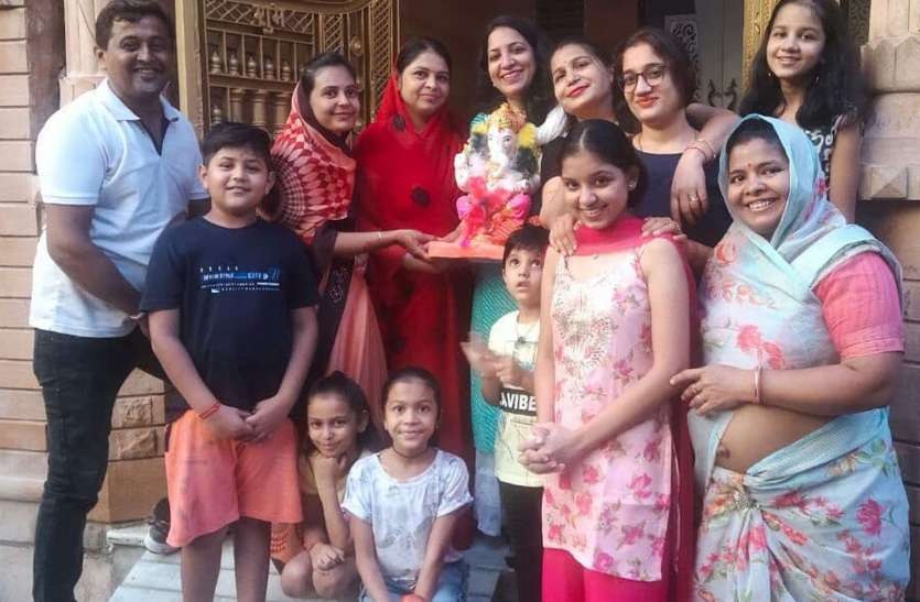 गणपति बपा मोरया...के जयकारे के साथ प्रतिमाओं का किया विसर्जन गणपति बपा मोरया...के जयकारे के साथ प्रतिमाओं का किया विसर्जन