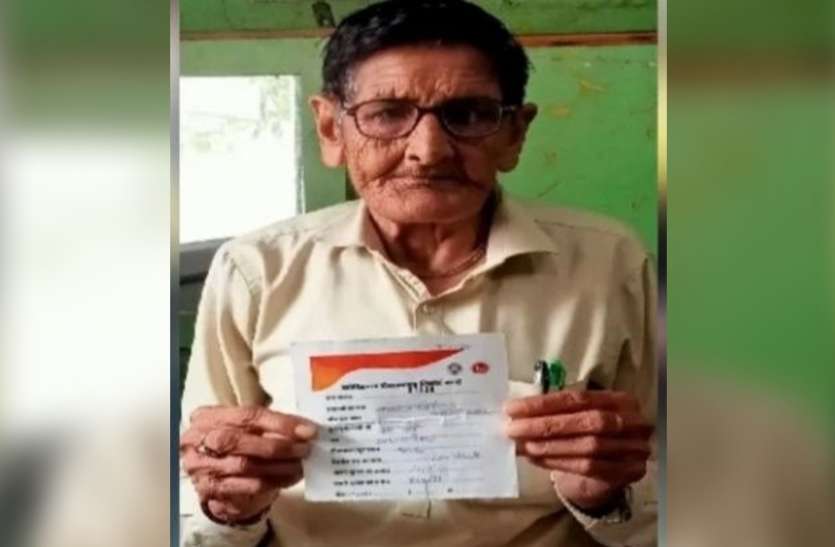 corona_vaccine_meerut.jpg 73 साल के बुजुर्ग को लगी कोरोना की पांच डोज़, छठी का गया मैसेज