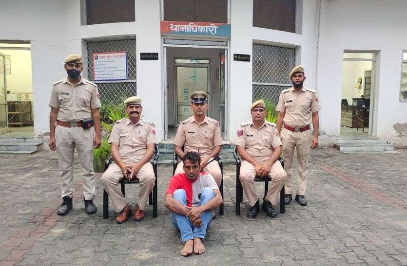 Theft of lakhs revealed on Mahalaxmi Chamber and Jaithaliya Automobile महालक्ष्मी चैम्बर व जैथलिया ऑटोमोबाइल पर लाखों की चोरी का खुलासा