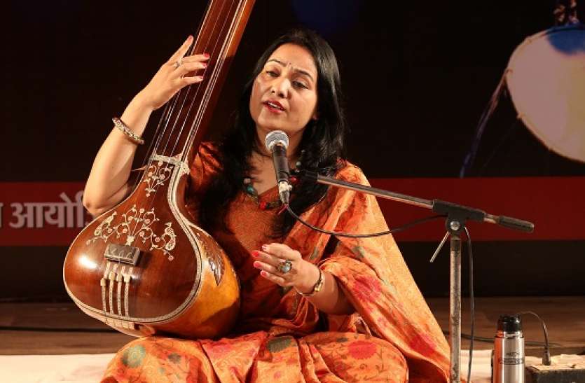राग मधुवन्ती बिलंवित ख्याल में पेश किया ऐ धन-धन भाग मेरे... राग मधुवन्ती बिलंवित ख्याल में पेश किया ऐ धन-धन भाग मेरे...