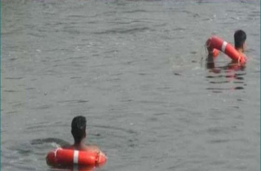 Major accident during Ganesh Statue immersion 5 Drowned in River गणेश विसर्जन के दौरान बड़ा हादसा, नदीं में डूबे पांच लोग, एक का शव बरामद, चार लापता
