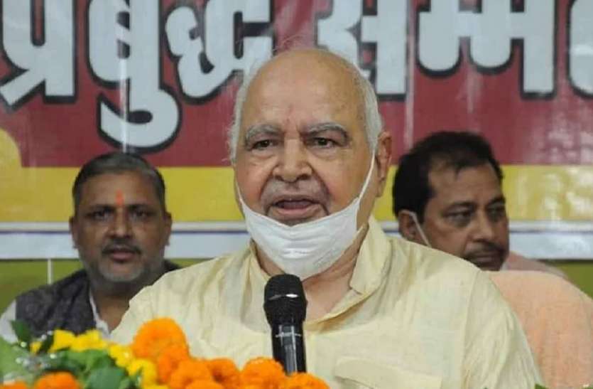 महात्मा गांधी पर टिप्पणी के बाद यूपी के विधानसभा अध्यक्ष की सफ़ाई महात्मा गांधी पर टिप्पणी के बाद यूपी के विधानसभा अध्यक्ष की सफ़ाई