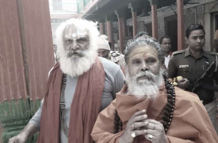 महंत नरेंद्र गिरी की मौत पर महंत धर्मदास ने उनके शिष्य पर लगाया मानसिक उत्पीड़न का आरोप महंत नरेंद्र गिरी की मौत पर महंत धर्मदास ने उनके शिष्य पर लगाया मानसिक उत्पीड़न का आरोप
