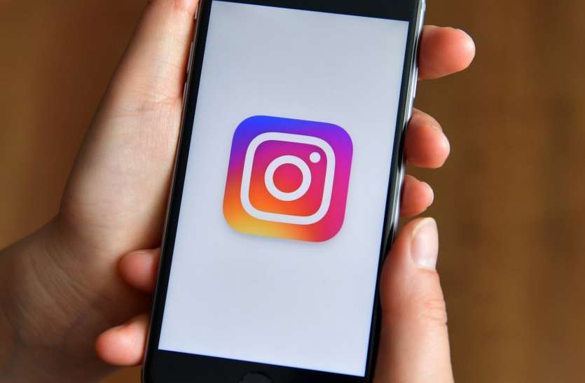instagram-logo-phone-hand.jpg Instagram New Feature: अब इंस्टाग्राम स्टोरीज़ पर लिंक पोस्ट कर सकेंगे, जानिए डिटेल्स