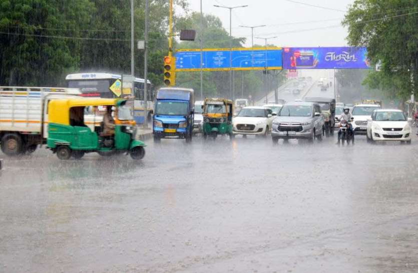 जोधपुर में कहीं रिमझिम तो कहीं झमाझम बारिश जोधपुर में कहीं रिमझिम तो कहीं झमाझम बारिश